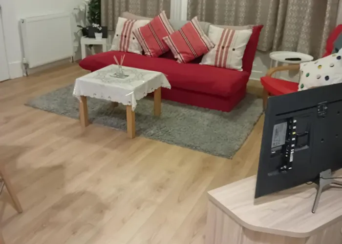 Aaron\'S Holiday Home